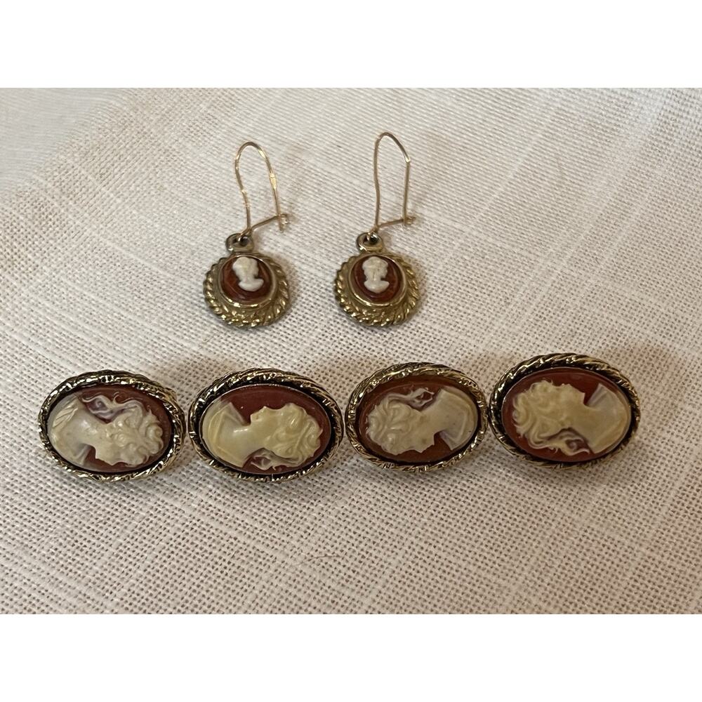 Vintage Cameo Jewelry Set Of Earrings